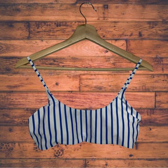 5 for $25🔥Nautical Striped Blue and White Bikini Top Medium - Picture 1 of 4